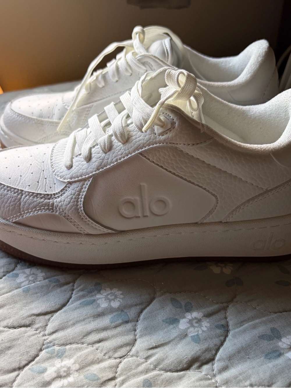 ALO Yoga Men's Cream-White Leather Sneakers